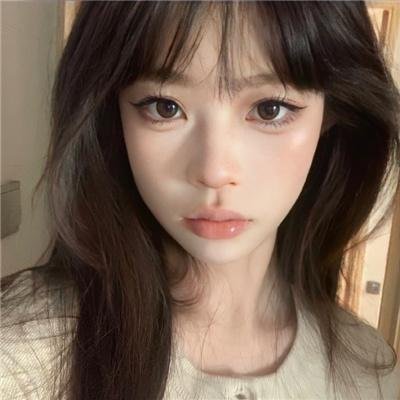 校服的裙摆